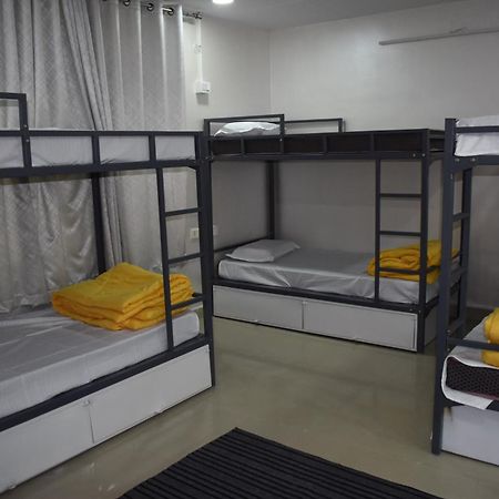 Готель Hyderabad Wanderers Cave Екстер'єр фото